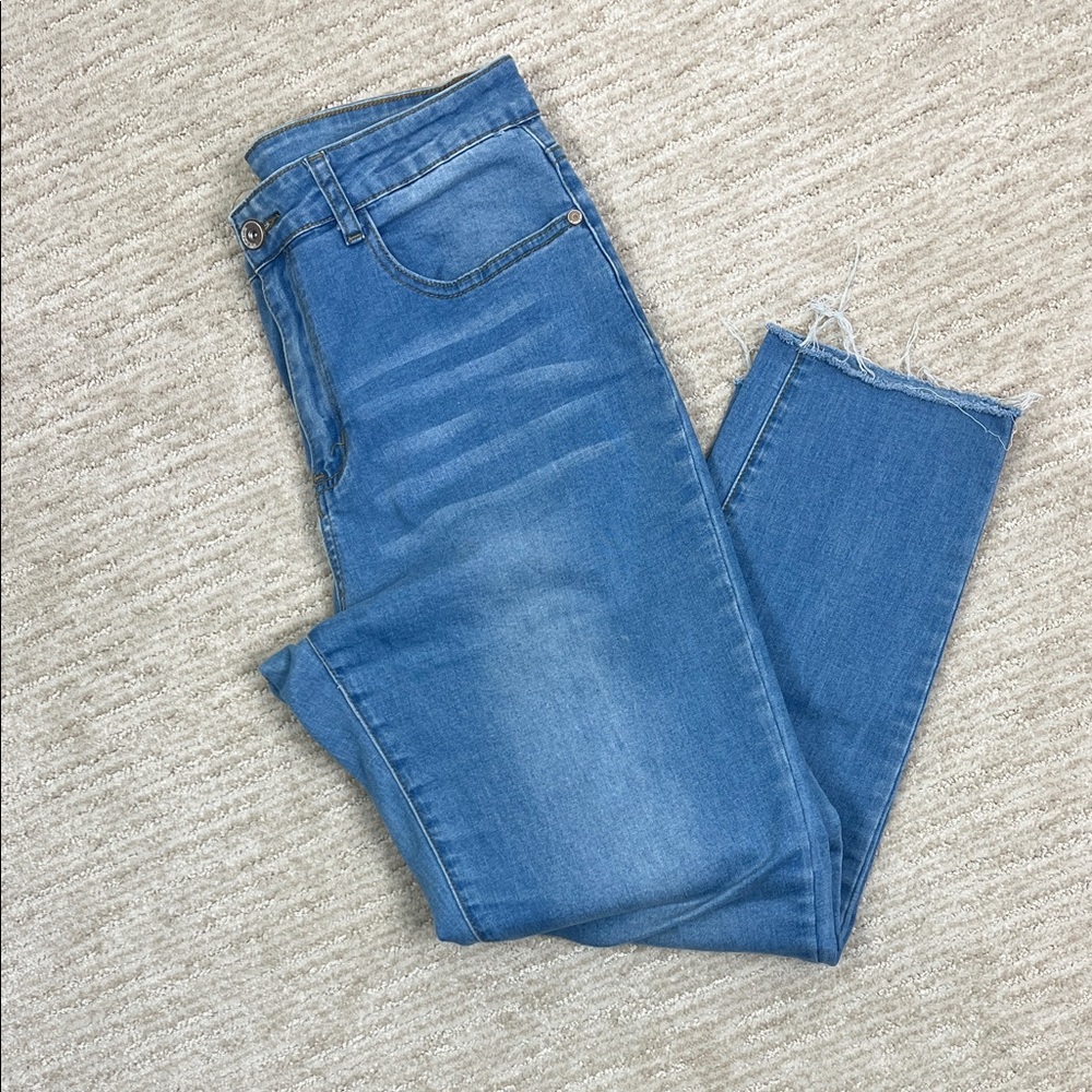 Women’s Size 32 High Rise Straight Leg Jeans Frayed Raw Hem Light Wash